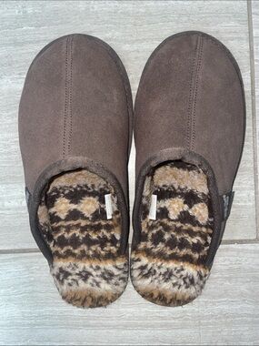 Muk Luks Cozy Brown Suede Slip-On Slippers. New
